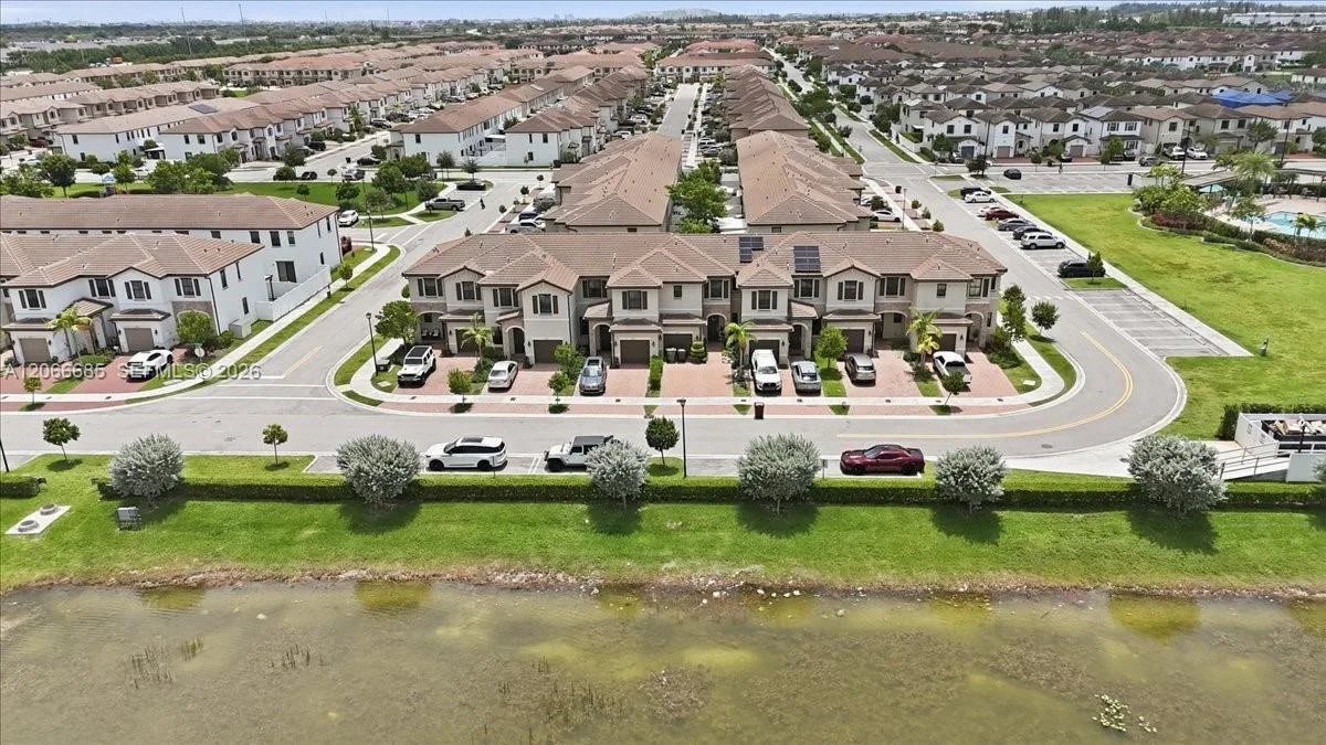 3378 W 112th St, Hialeah, FL 33018 — zdjęcie 2