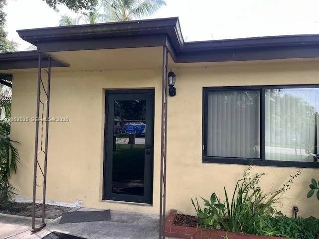 4605 SW 65th Ave, Davie, FL 33314
