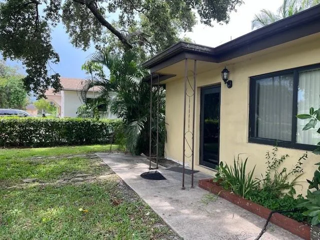4605 SW 65th Ave, Davie, FL 33314 photo 4