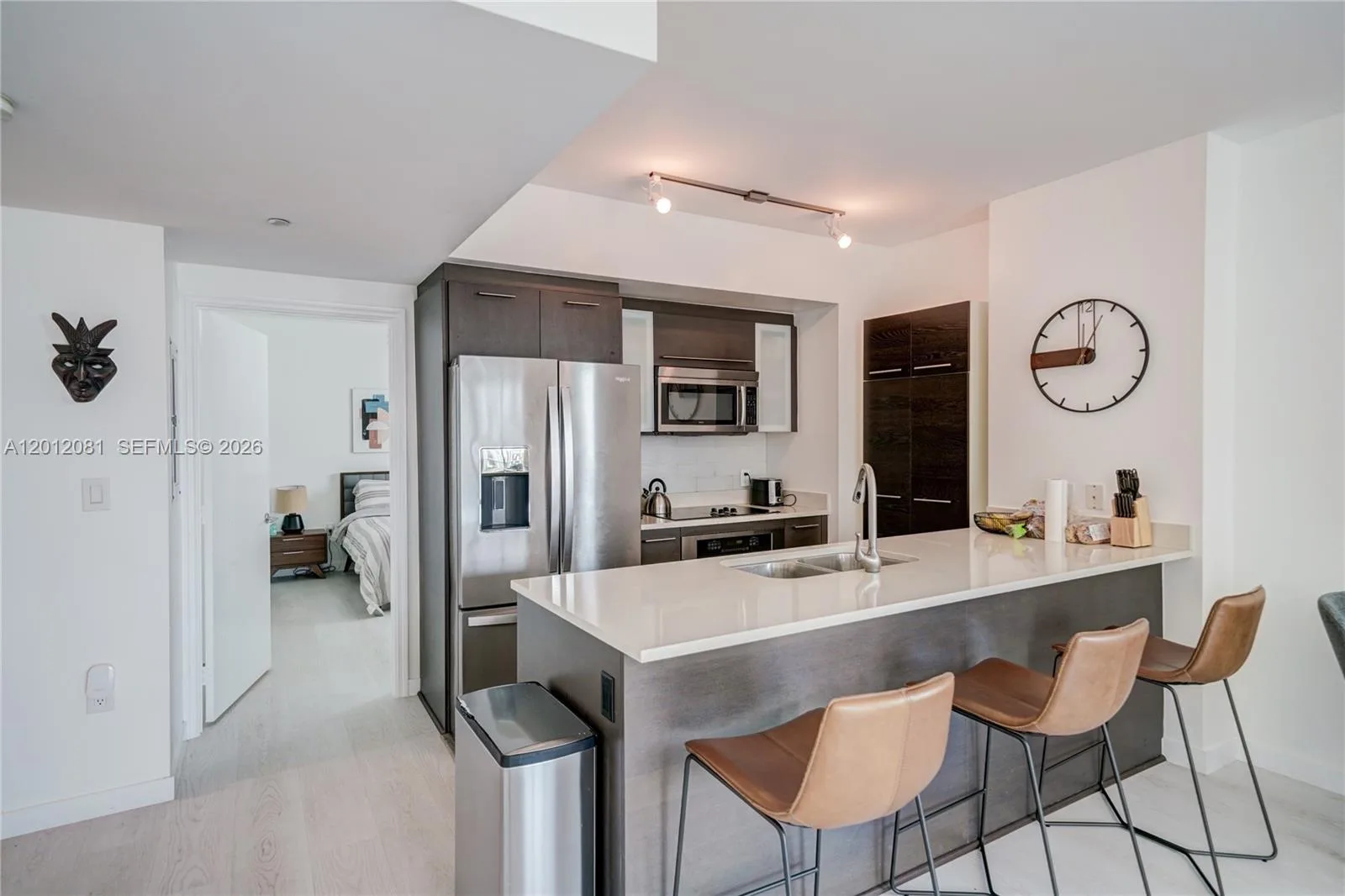 500 Brickell Ave # 3807, Miami, FL 33131 photo 2
