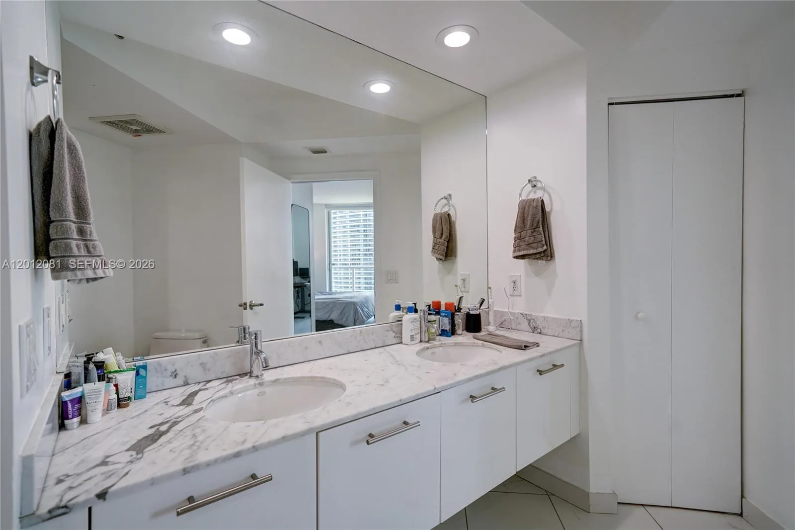 500 Brickell Ave # 3807, Miami, FL 33131 photo 8