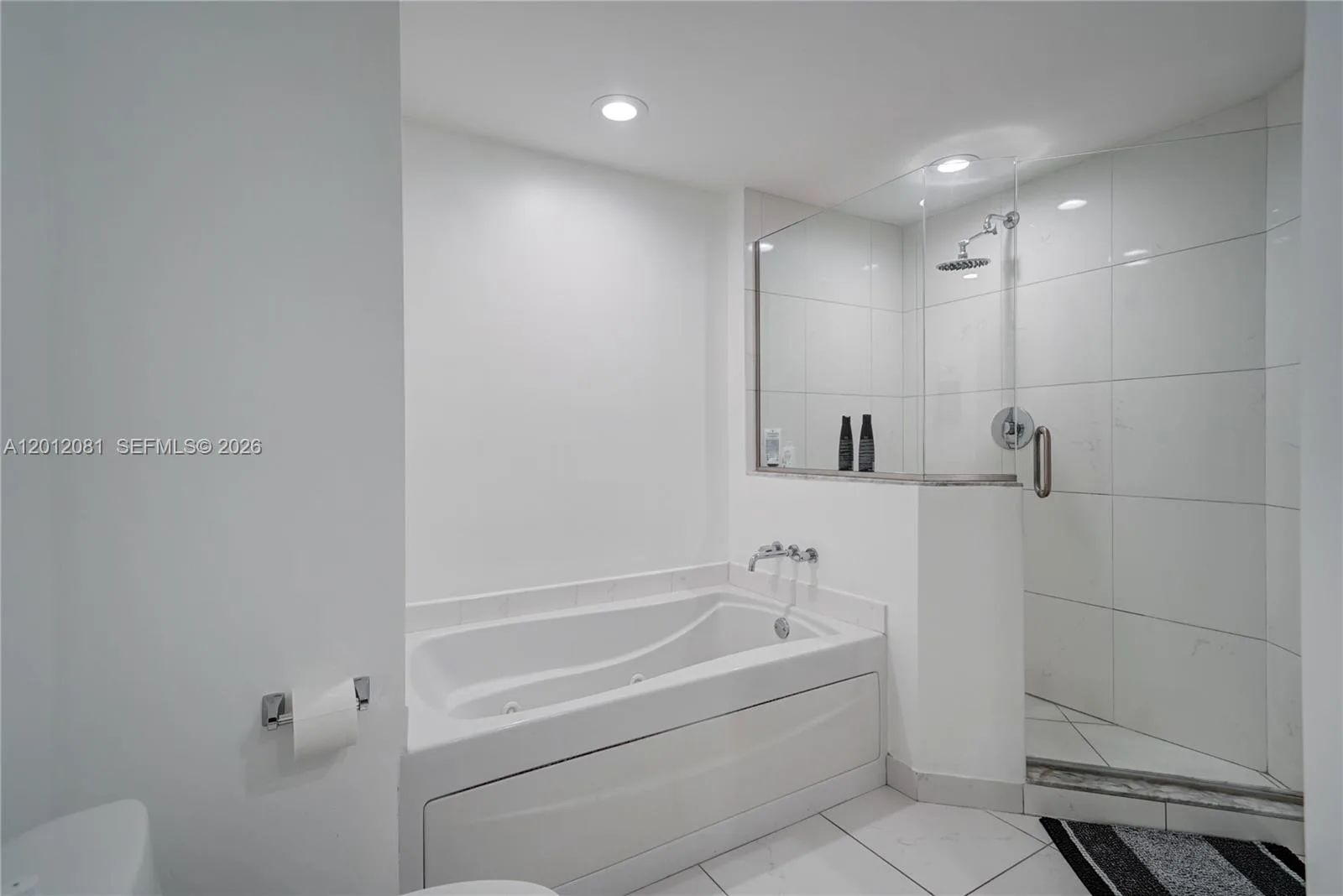 500 Brickell Ave # 3807, Miami, FL 33131 photo 9