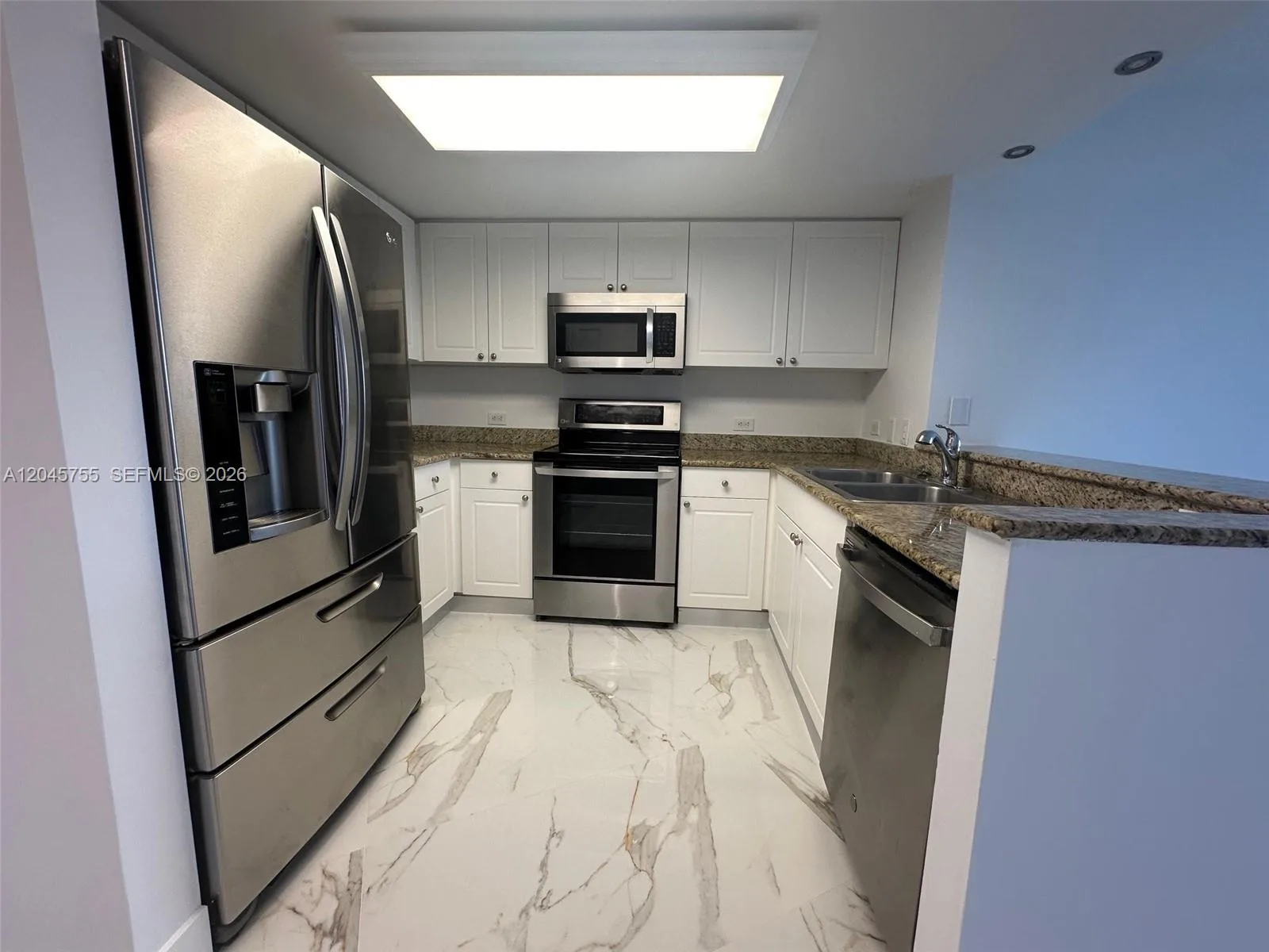 19501 W Country Club Dr # 406, Aventura, FL 33180