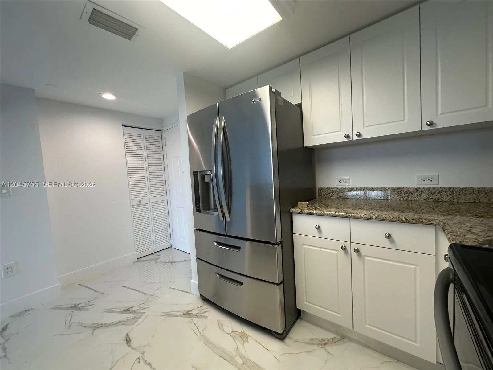 19501 W Country Club Dr # 406, Aventura, FL 33180 photo 2