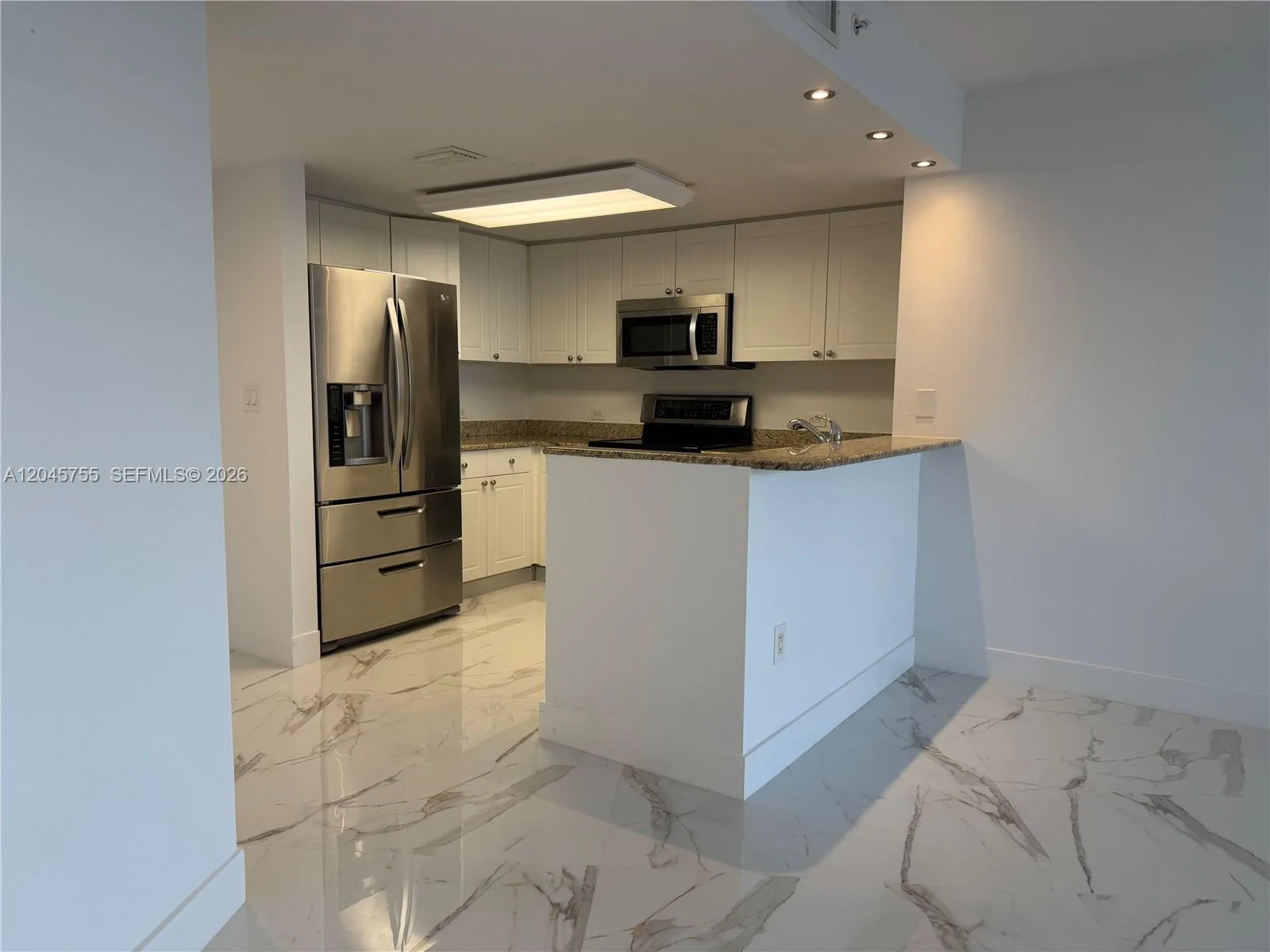 19501 W Country Club Dr # 406, Aventura, FL 33180 photo 4