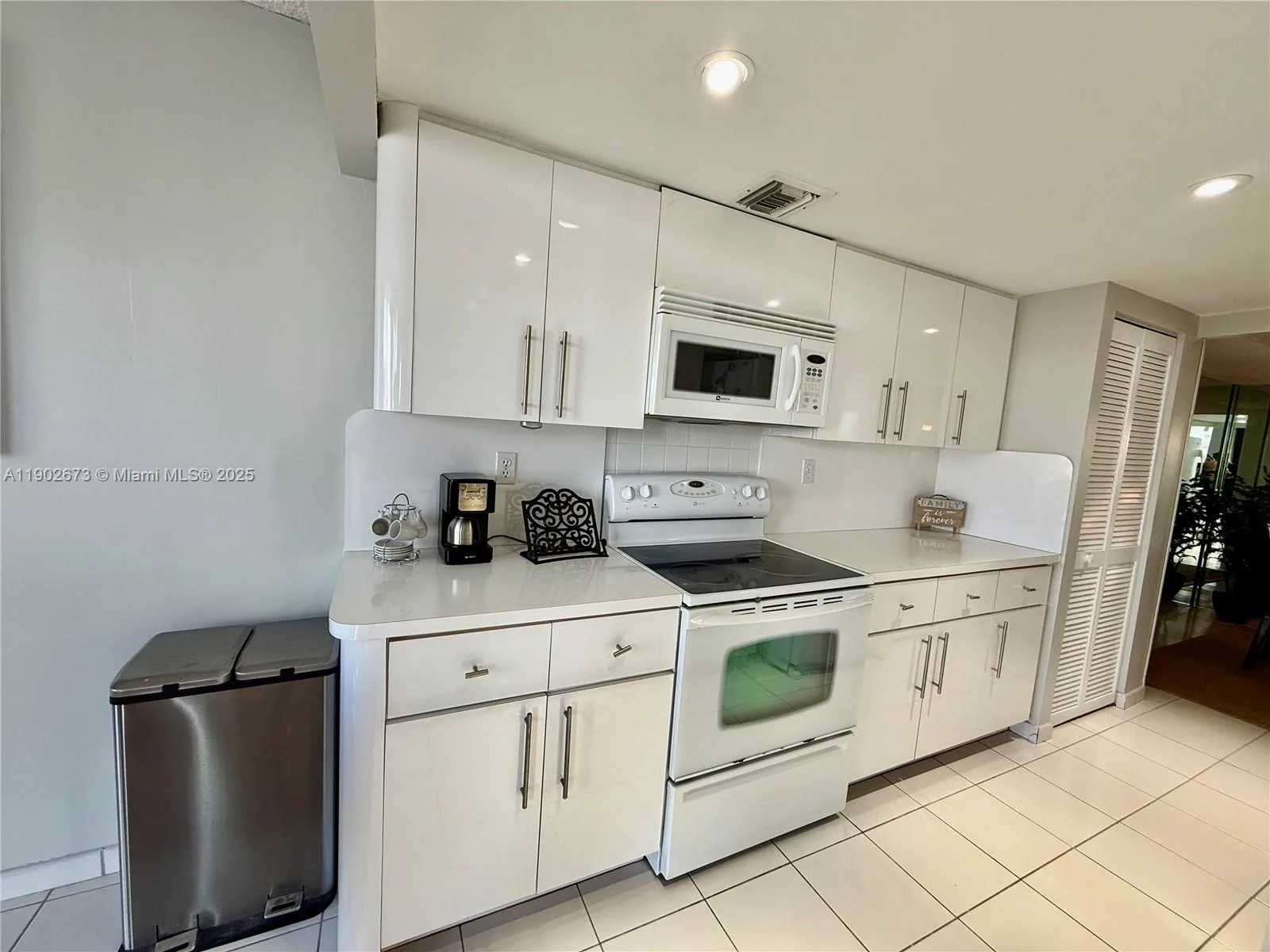 290 174th St # 2010, Sunny Isles Beach, FL 33160 photo 4