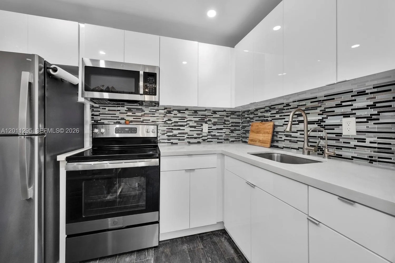1051 SW 1st St # 401, Miami, FL 33130