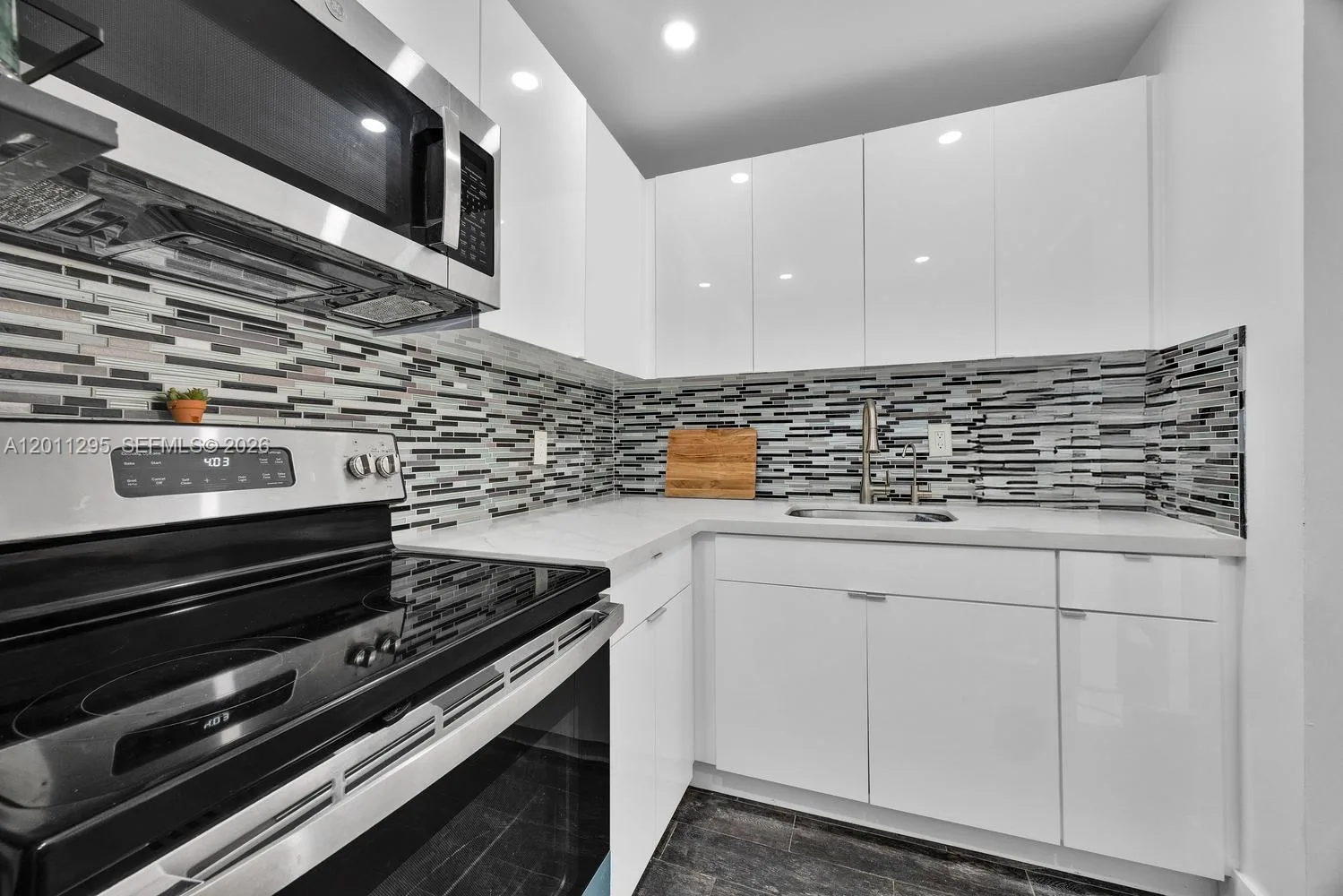 1051 SW 1st St # 401, Miami, FL 33130 photo 3