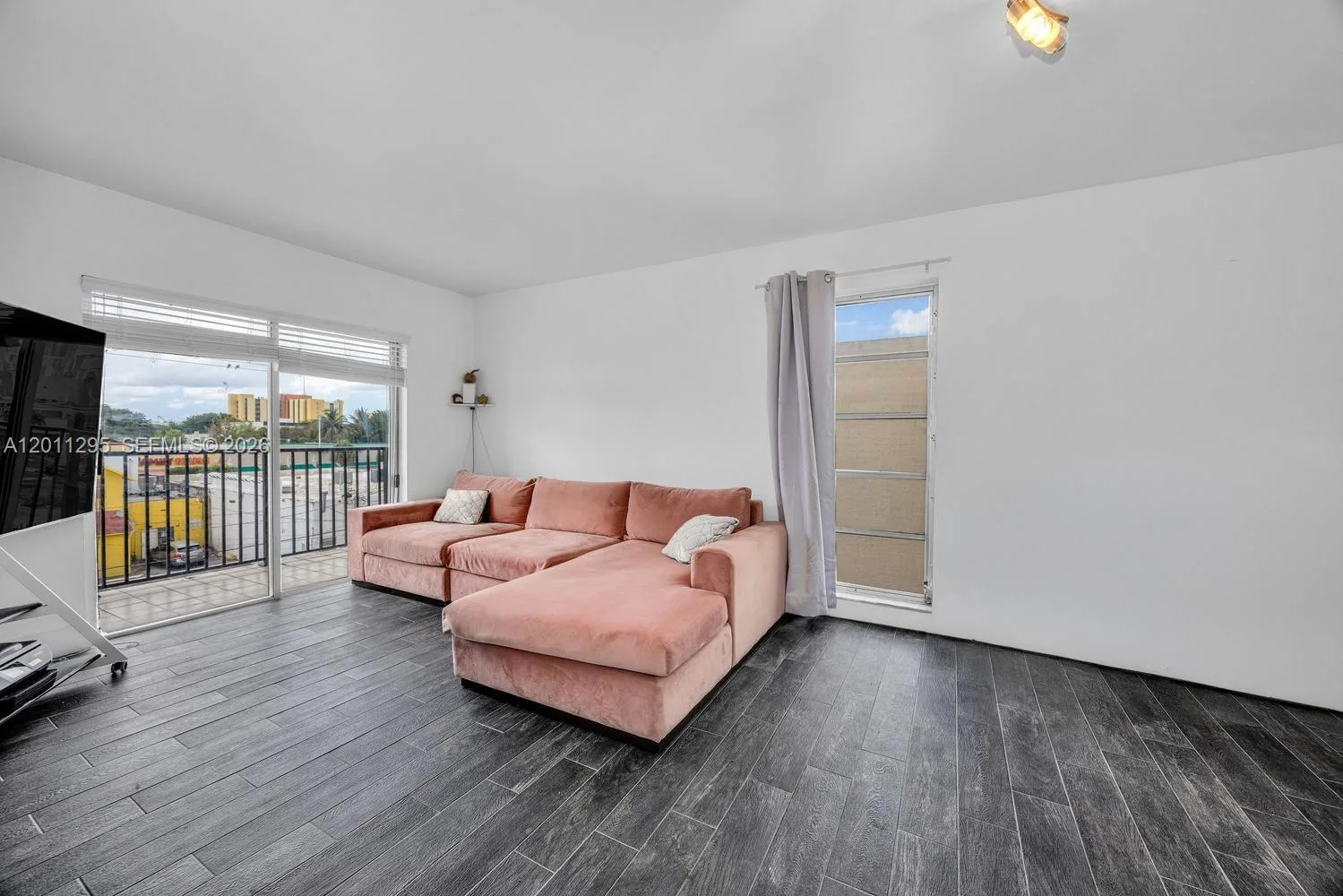 1051 SW 1st St # 401, Miami, FL 33130 photo 4