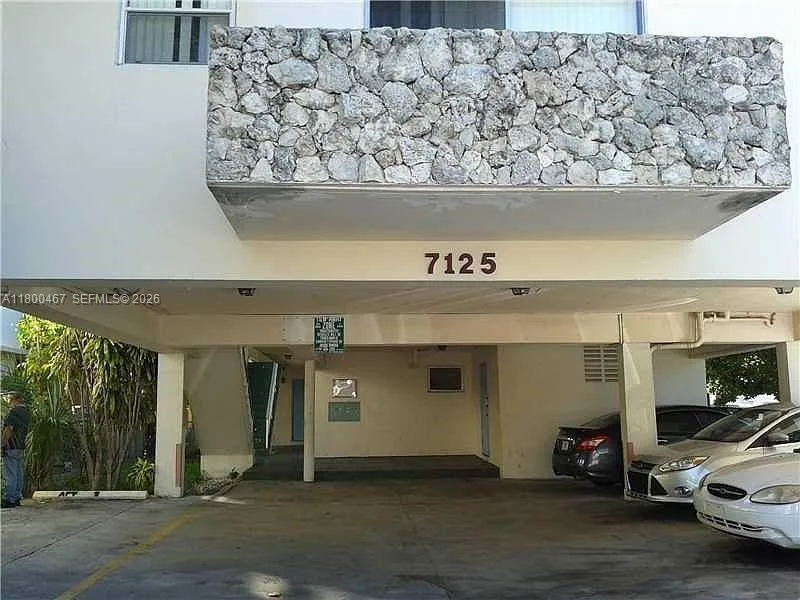 7125 Dickens Ave # 4, Miami Beach, FL 33141