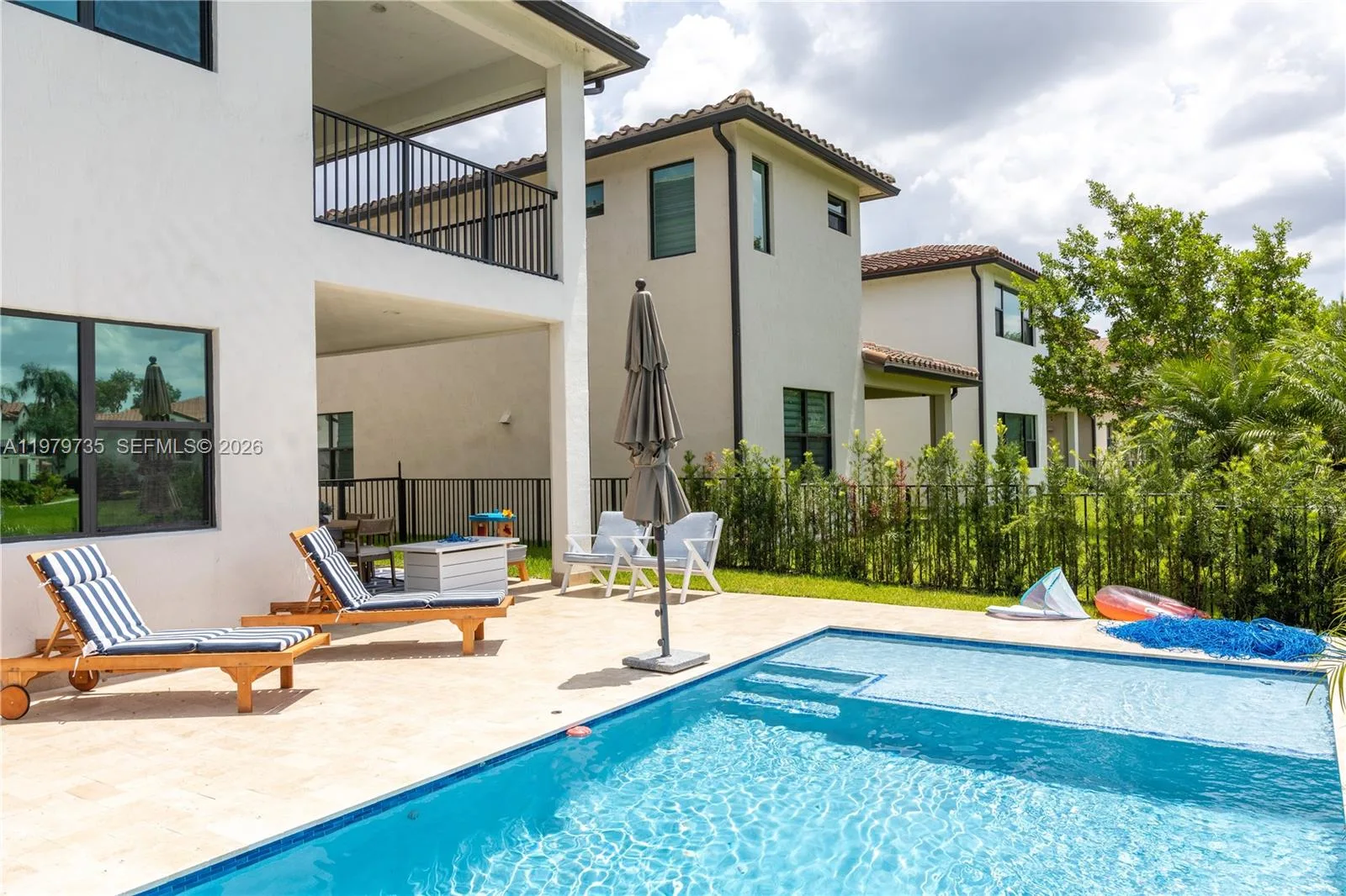 11826 SW 13th Ct, Pembroke Pines, FL 33025