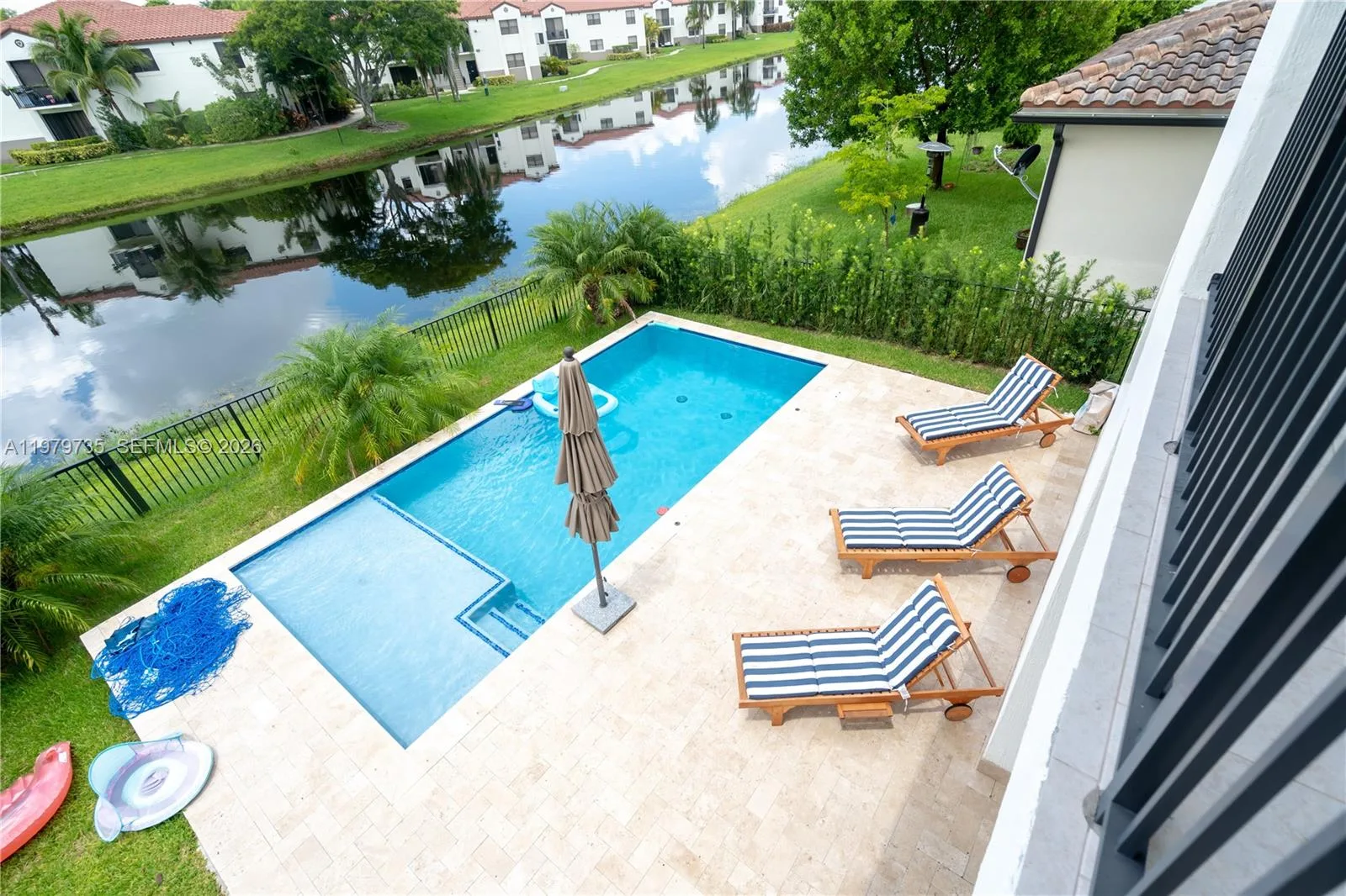 11826 SW 13th Ct, Pembroke Pines, FL 33025 photo 2
