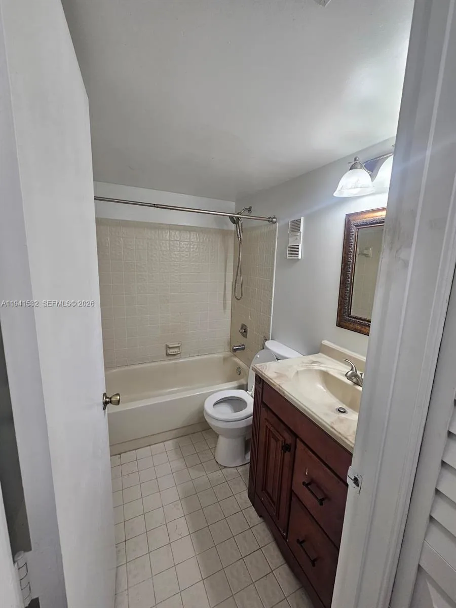 8592 W Sunrise Blvd # 209, Plantation, FL 33322 photo 7