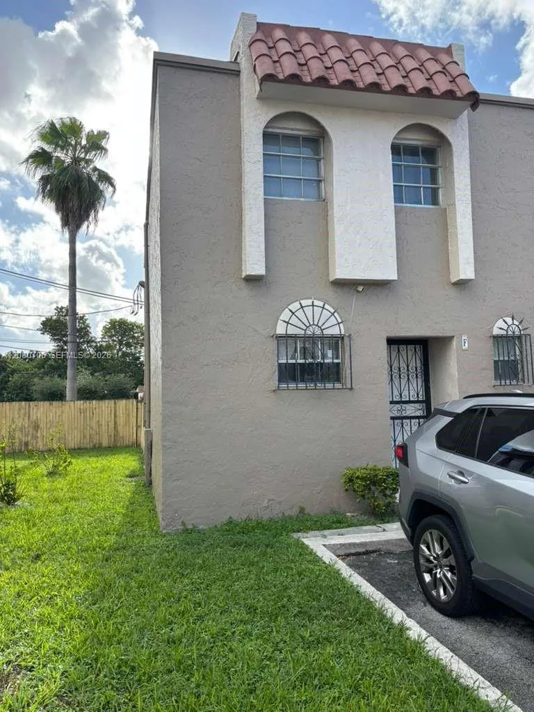 11 Olive Dr # F, Hialeah, FL 33010
