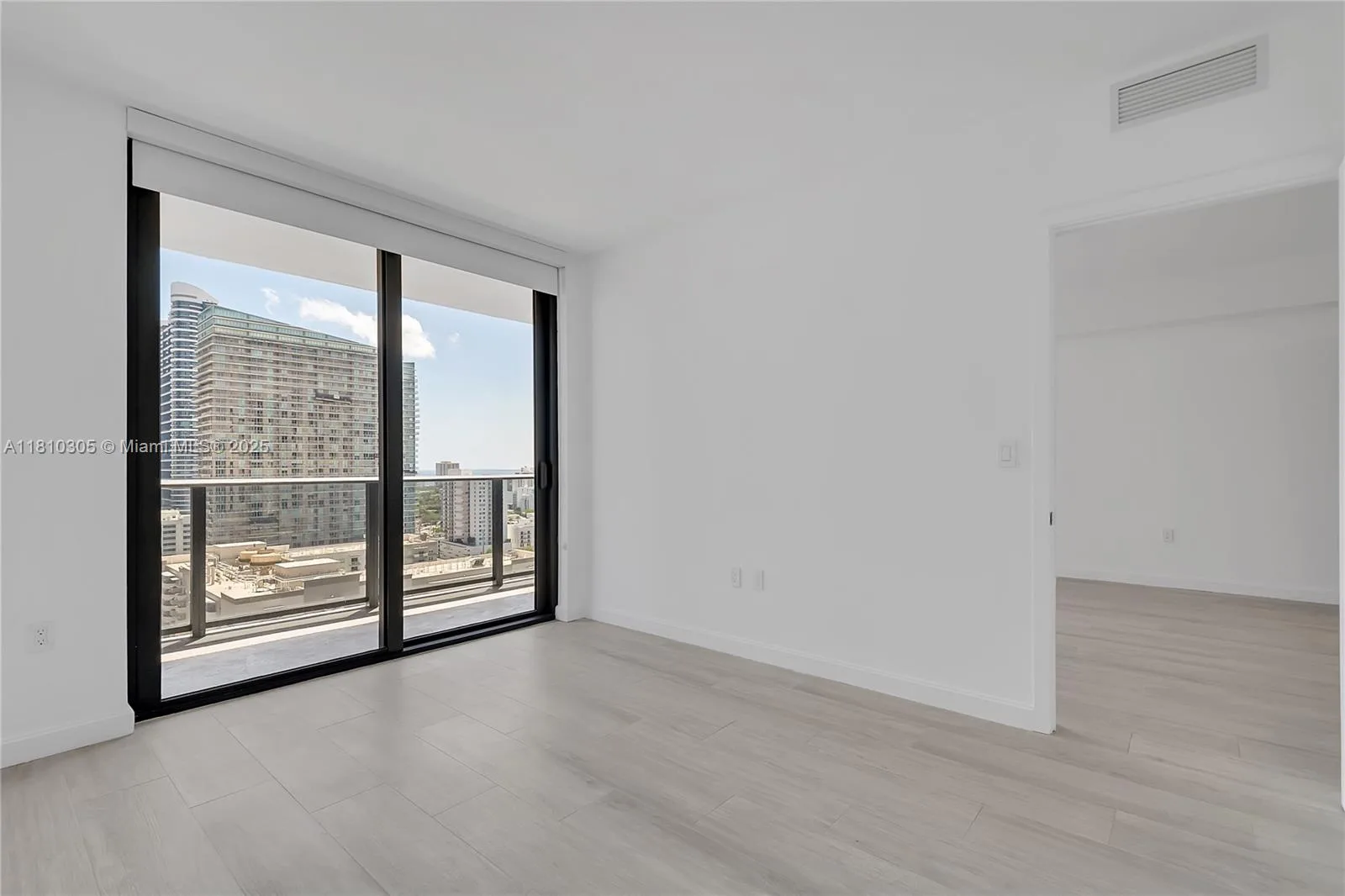 45 SW 9th St # 2105, Miami, FL 33130 photo 10