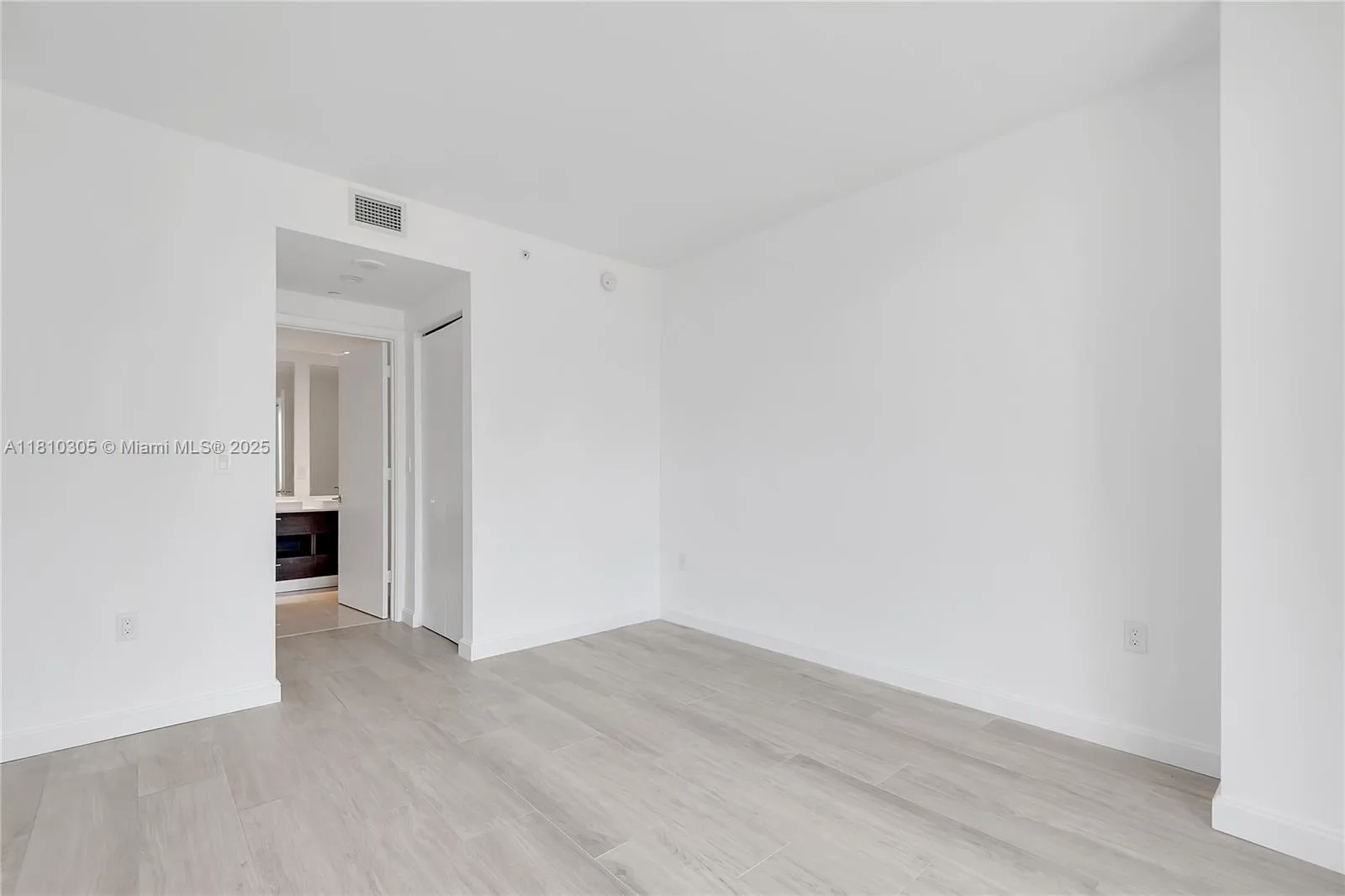 45 SW 9th St # 2105, Miami, FL 33130 photo 9