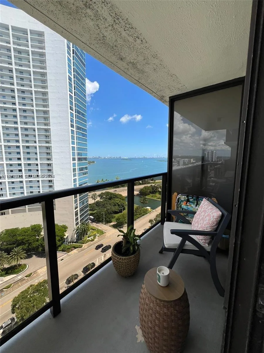 600 NE 36th St # 1909, Miami, FL 33137