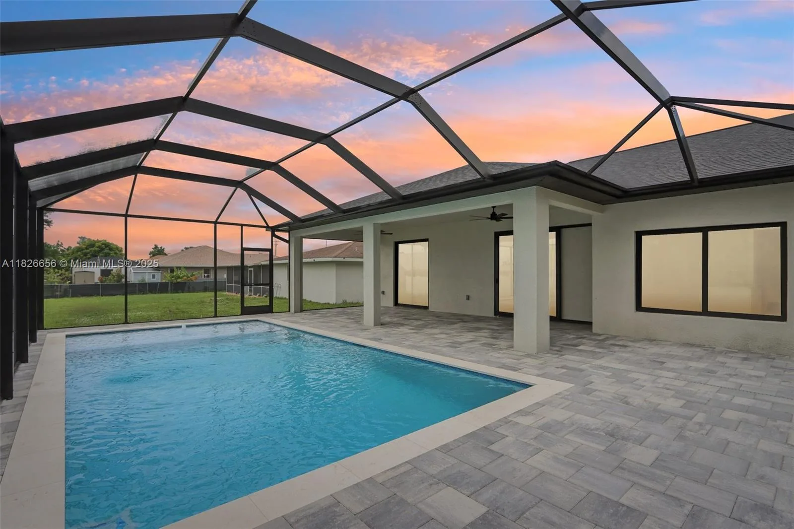 2933 SE Santa Barbara Pl, Cape Coral, FL 33904 photo 2