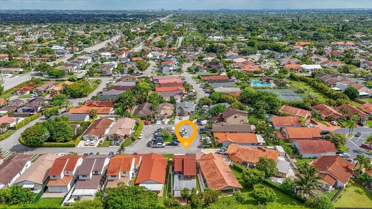 10528 SW 69th Ter, Miami, FL 33173 photo 5