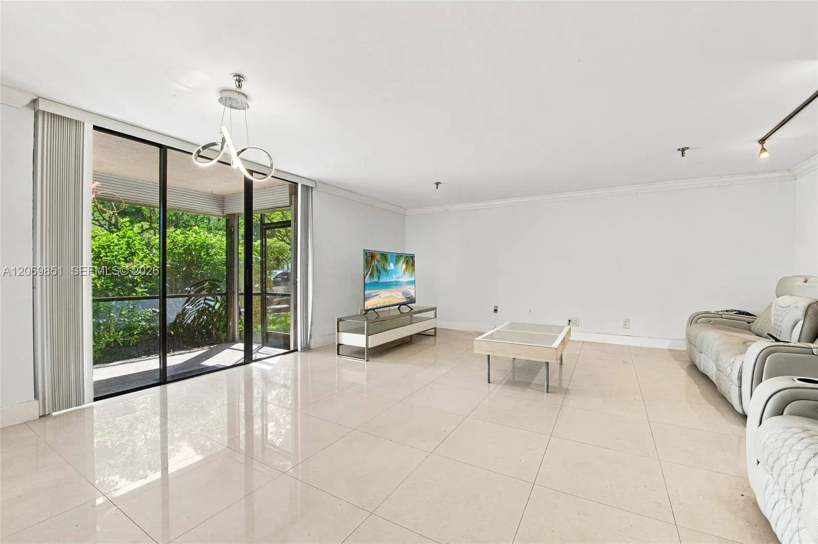 661 NE 195th St # 104, Miami, FL 33179 photo 9