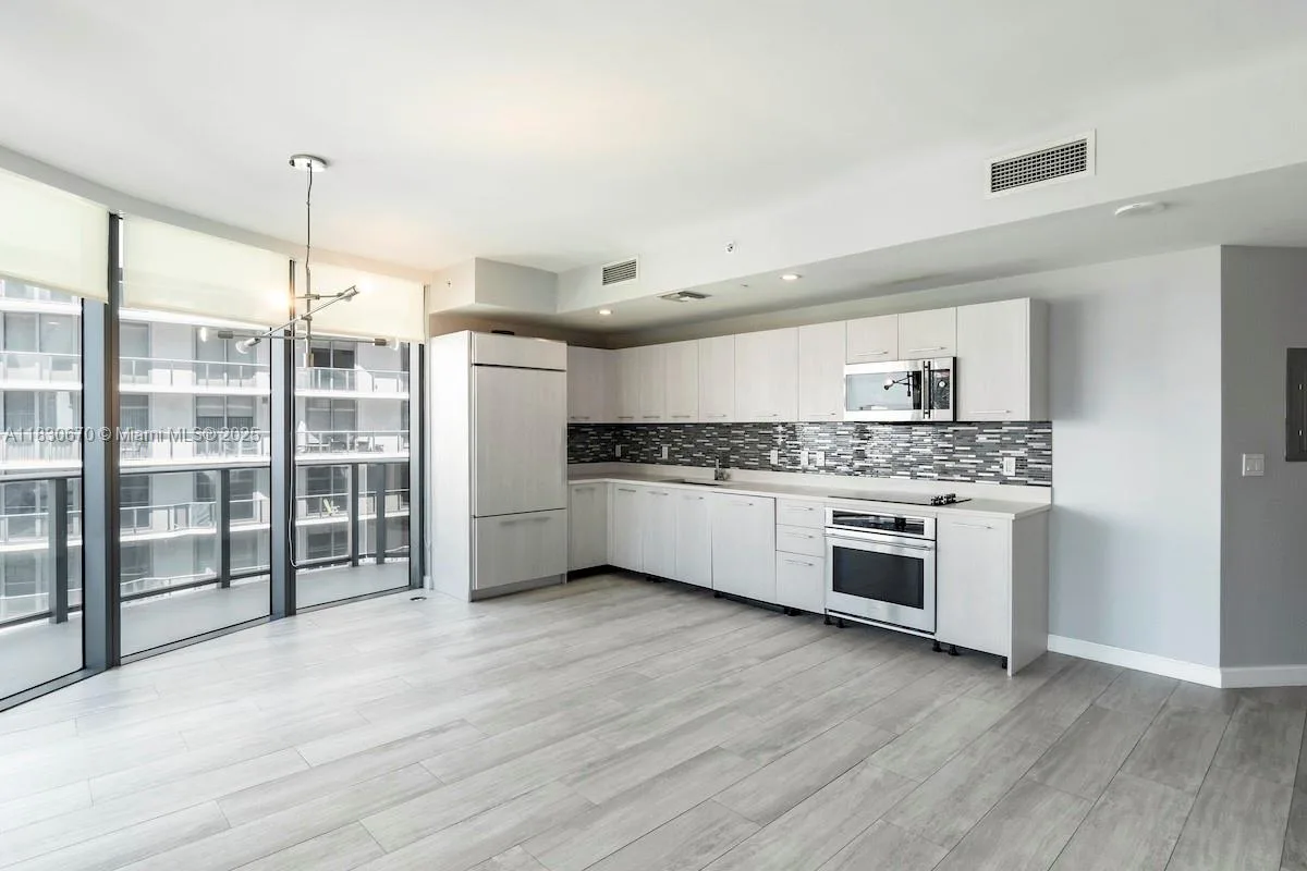 45 SW 9th St # 1906, Miami, FL 33130 photo 12