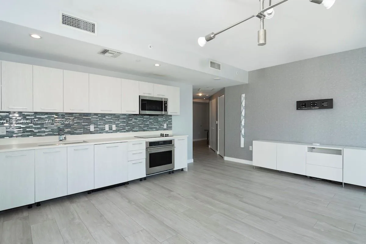 45 SW 9th St # 1906, Miami, FL 33130 photo 13