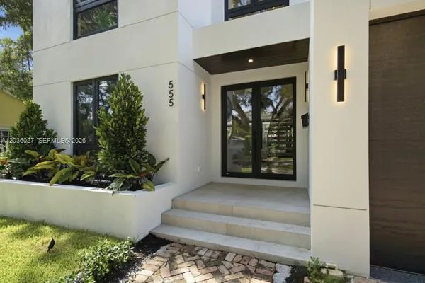 555 Catalonia Ave, Coral Gables, FL 33134 photo 3