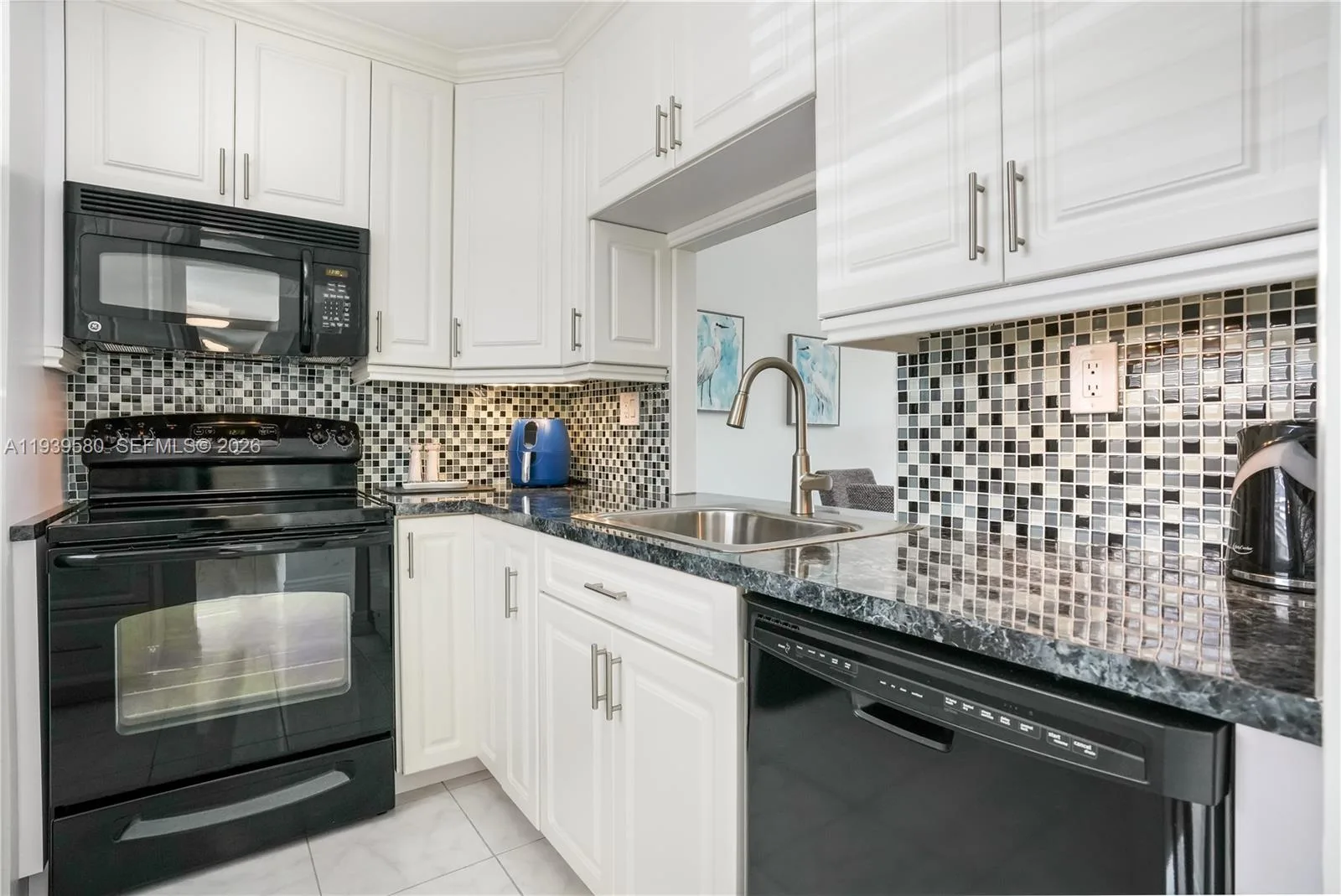 4801 NW 34th St # 406, Lauderdale Lakes, FL 33319