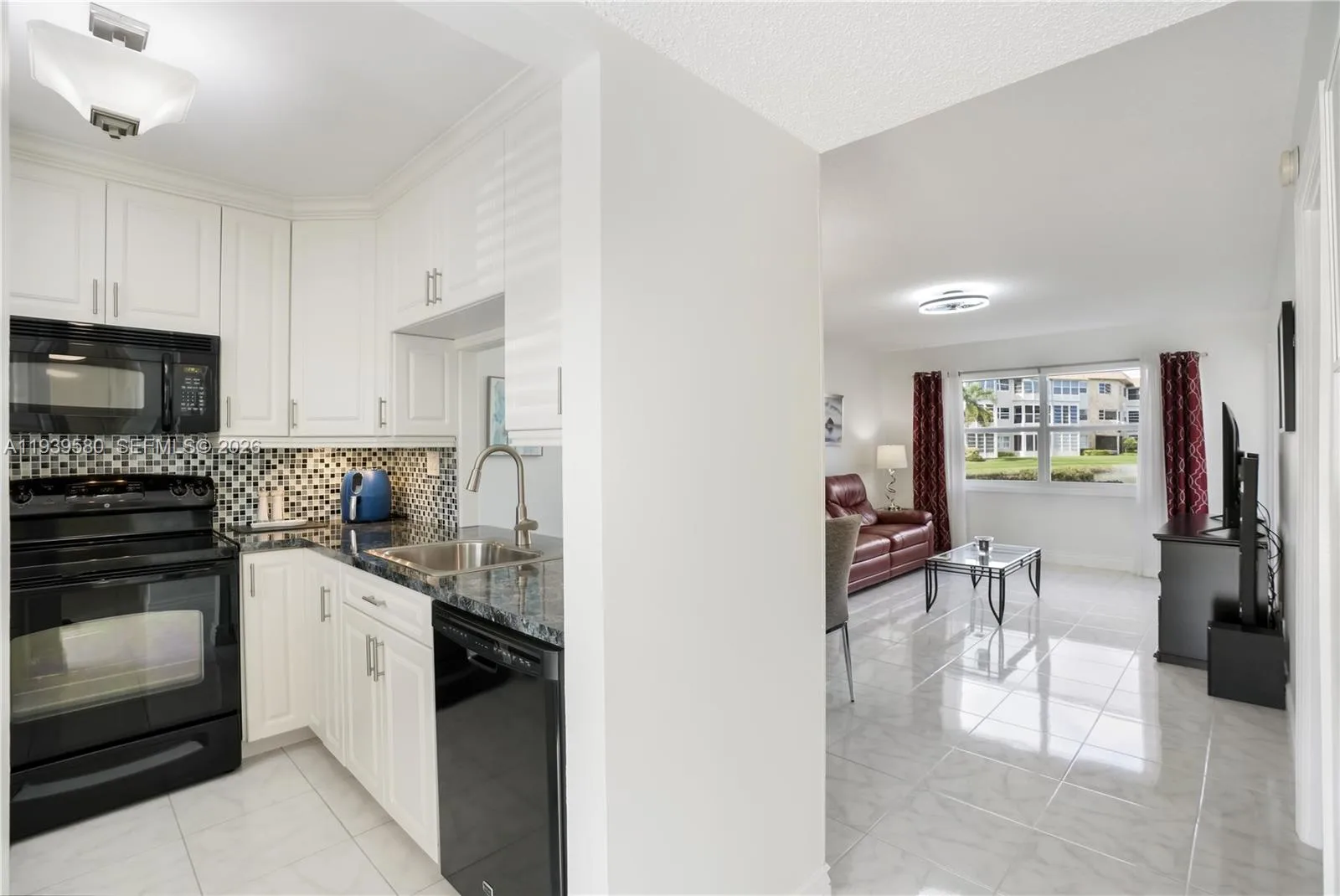 4801 NW 34th St # 406, Lauderdale Lakes, FL 33319 photo 9