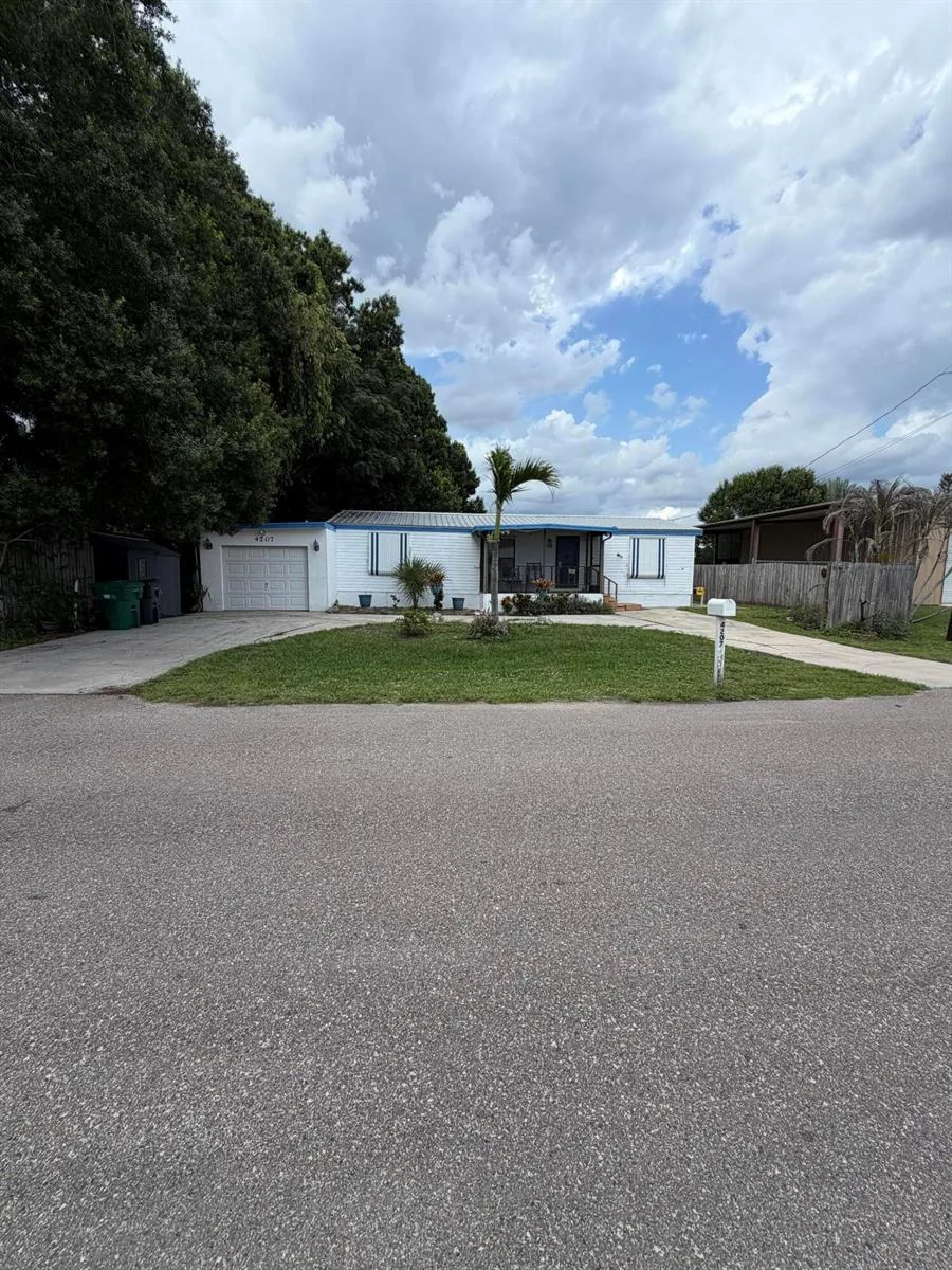 4207 SE 27th Street, Okeechobee, FL 34974