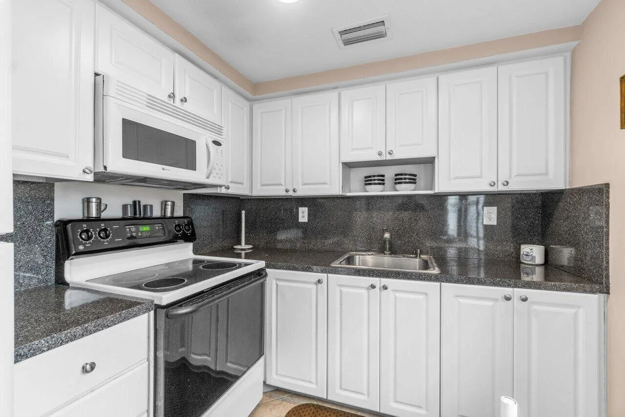 715 Normandy O, Delray Beach, FL 33484 photo 9