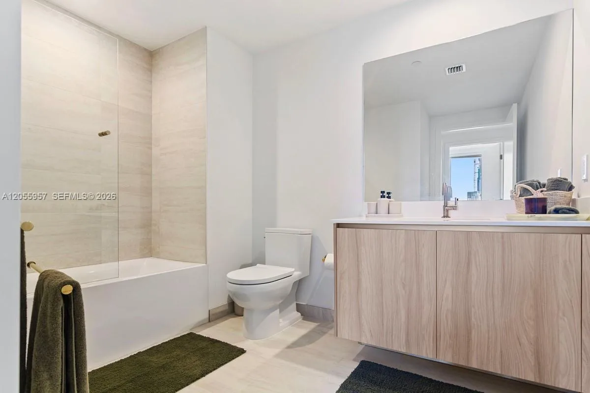 77 SE 5th Street # 3902, Miami, FL 33131 photo 9