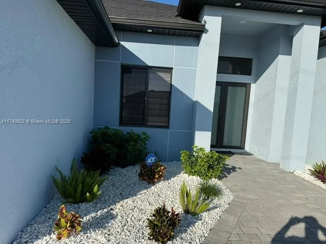 512 NE Juanita PL, Cape Coral, FL 33909 photo 2