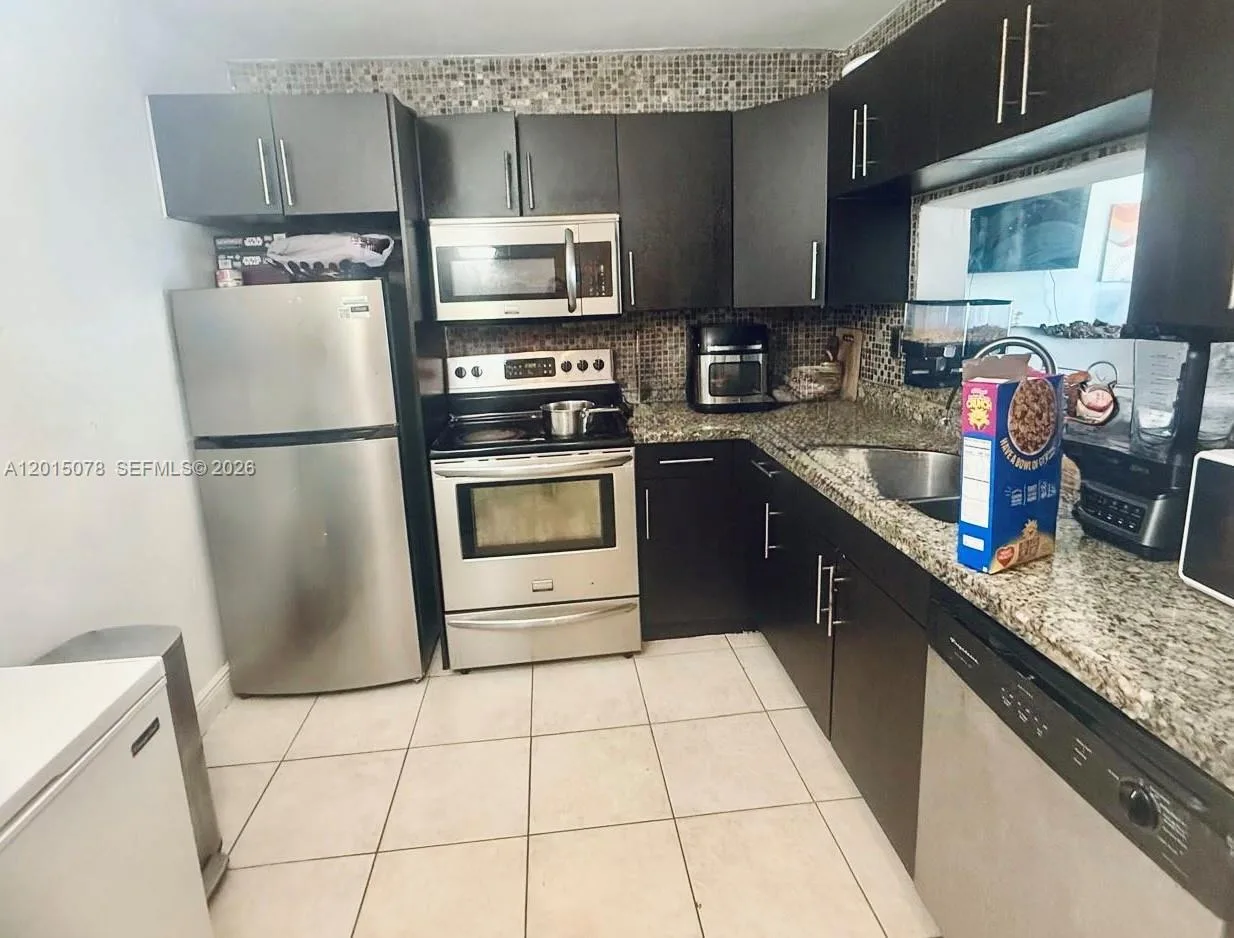 488 NW 165th St Rd # B-512, Miami, FL 33169 photo 2