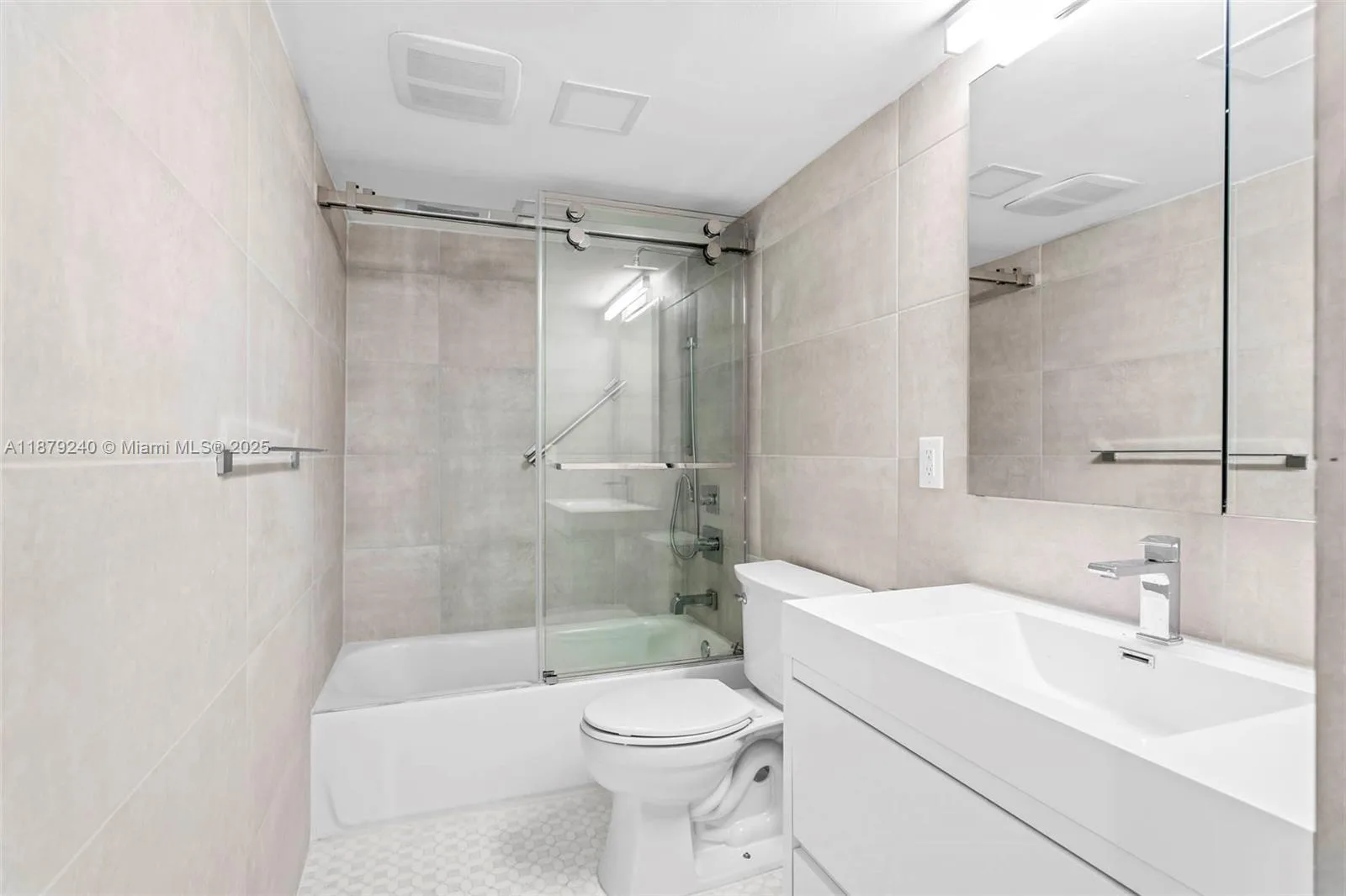 5555 Collins Ave # 14N, Miami Beach, FL 33140 photo 11