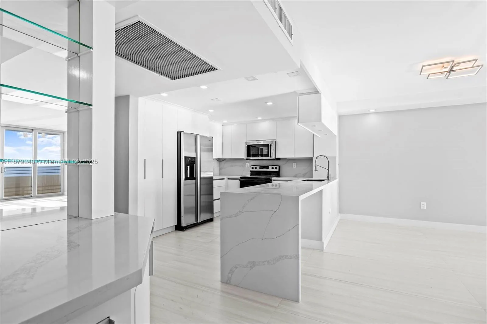 5555 Collins Ave # 14N, Miami Beach, FL 33140 photo 4