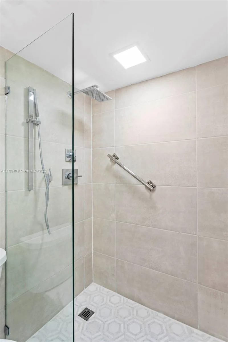 5555 Collins Ave # 14N, Miami Beach, FL 33140 photo 8