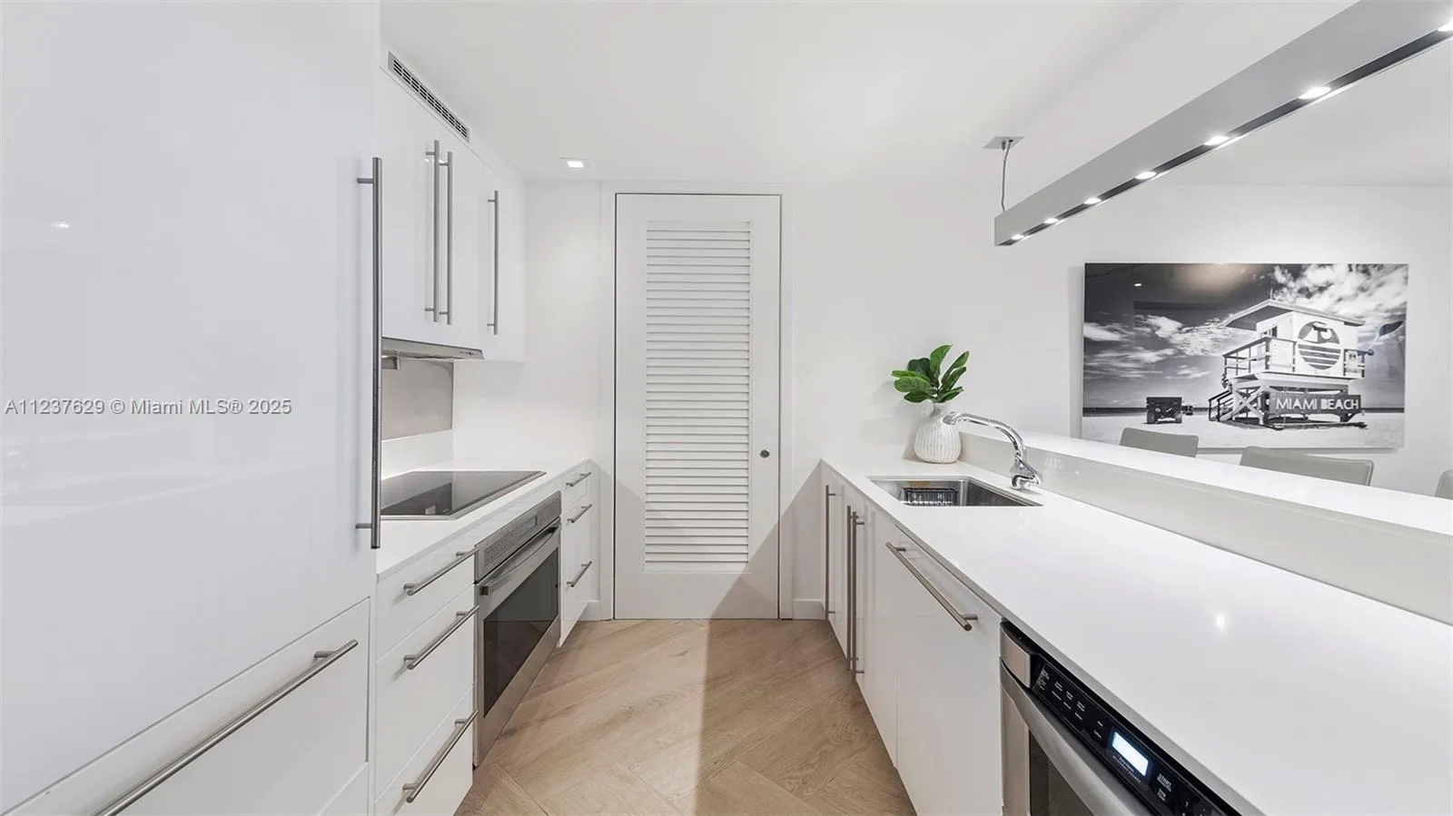 2201 Collins Ave # 804, Miami Beach, FL 33139 photo 4