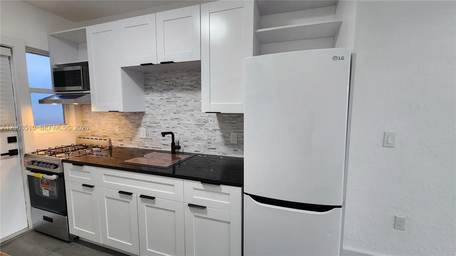 300 74th St # 14, Miami Beach, FL 33141 photo 8