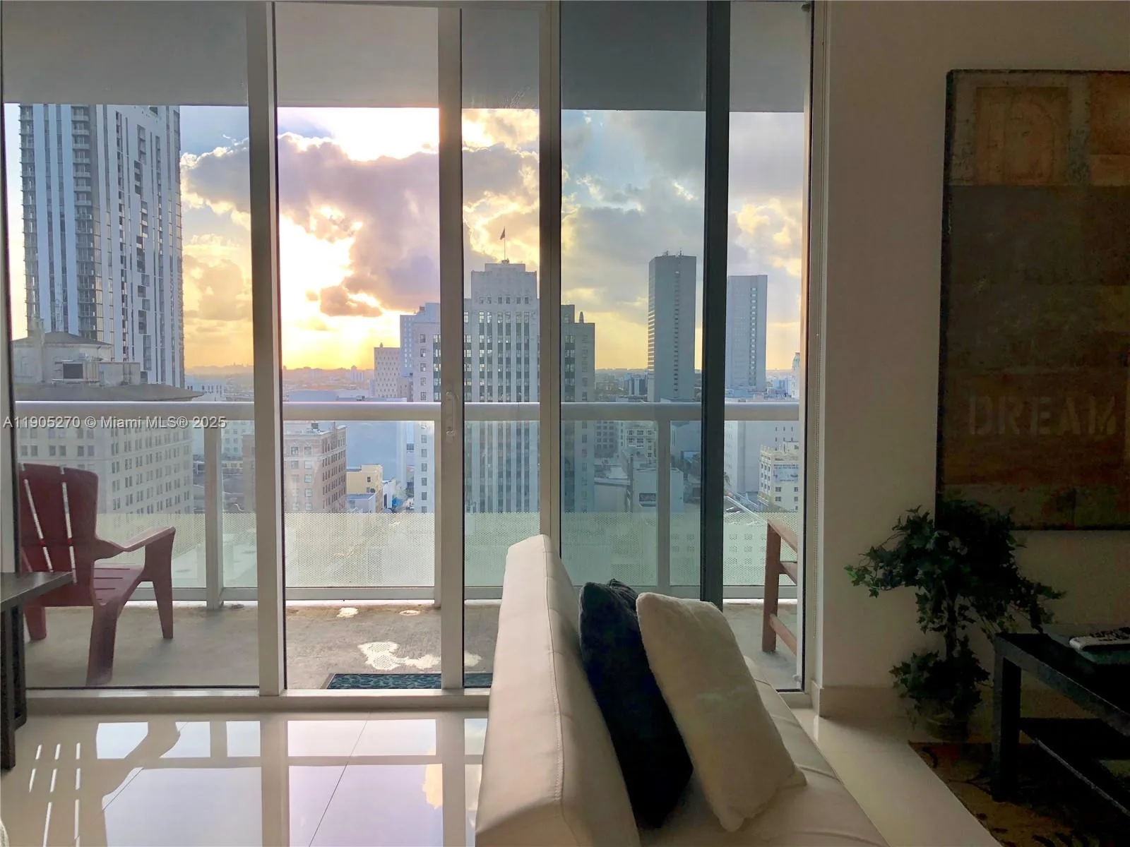 50 Biscayne Blvd # 1809, Miami, FL 33132
