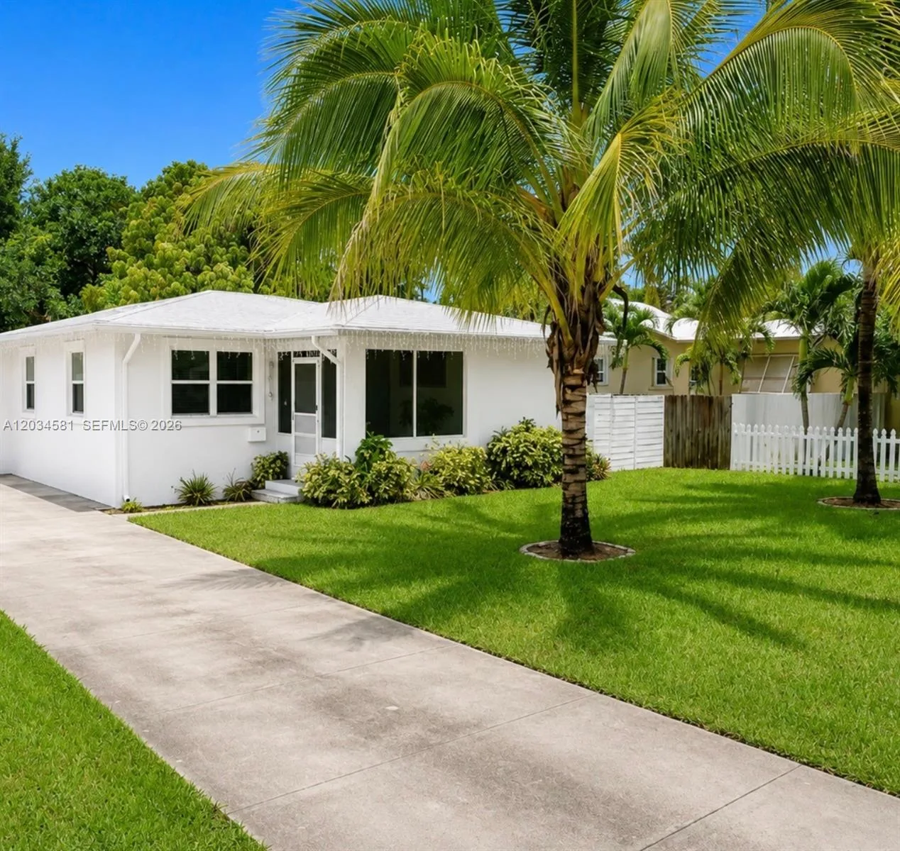 2735 Dewey St, Hollywood, FL 33020