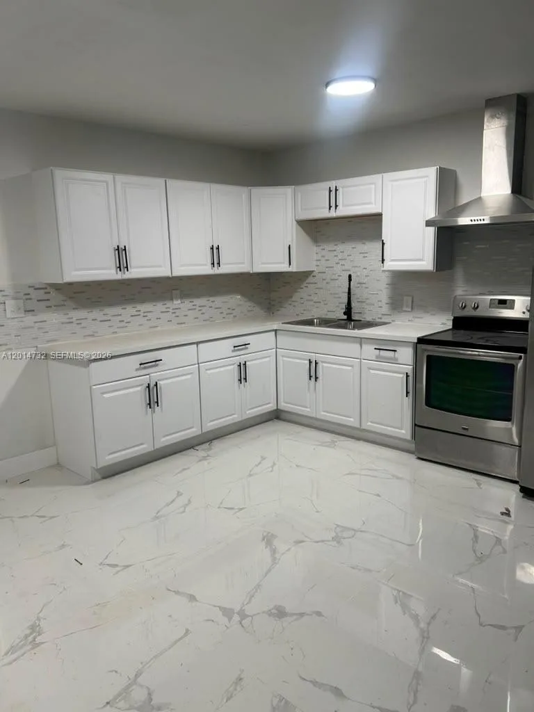 19360 NW 1st Ct, Miami Gardens, FL 33169