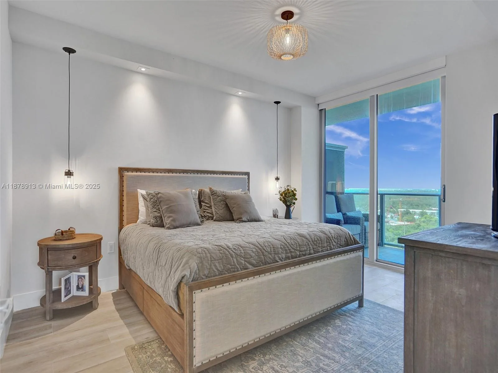 16385 Biscayne Blvd # 2107, North Miami Beach, FL 33160 photo 2