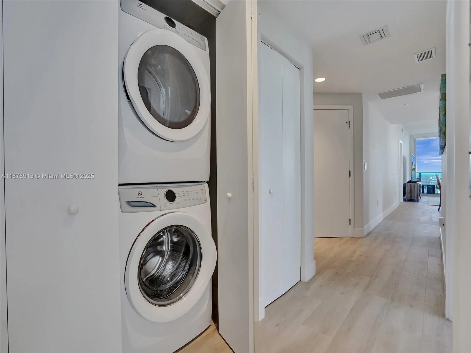 16385 Biscayne Blvd # 2107, North Miami Beach, FL 33160 photo 8