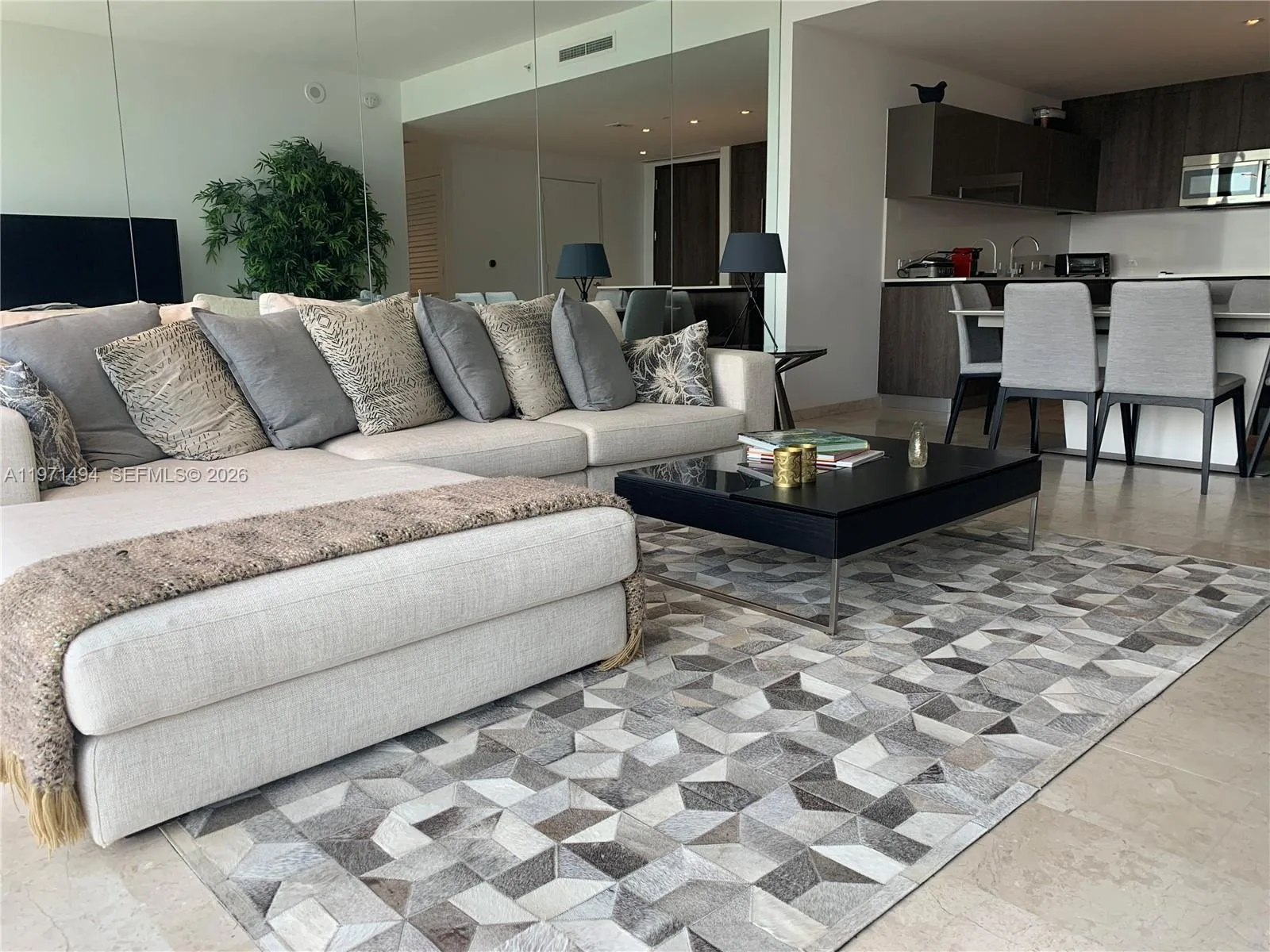 68 SE 6th St # 3010, Miami, FL 33131 photo 2
