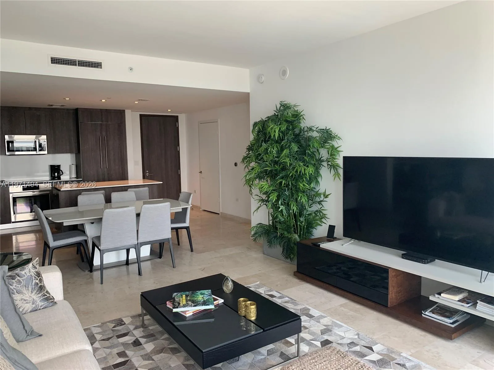 68 SE 6th St # 3010, Miami, FL 33131 photo 3