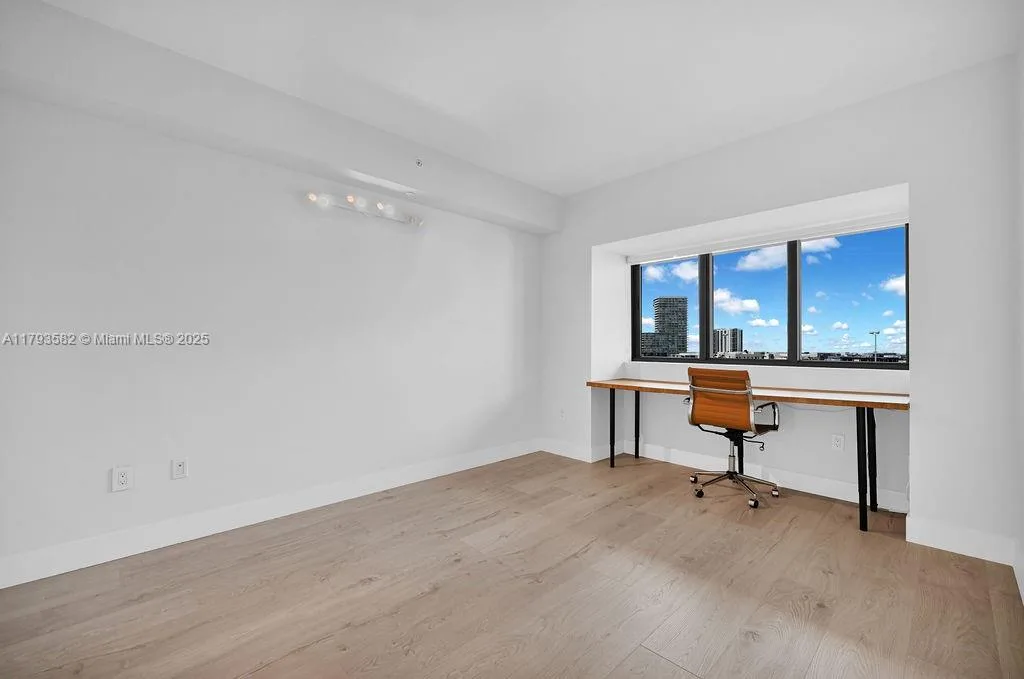 650 NE 32nd St # 1004, Miami, FL 33137 photo 12