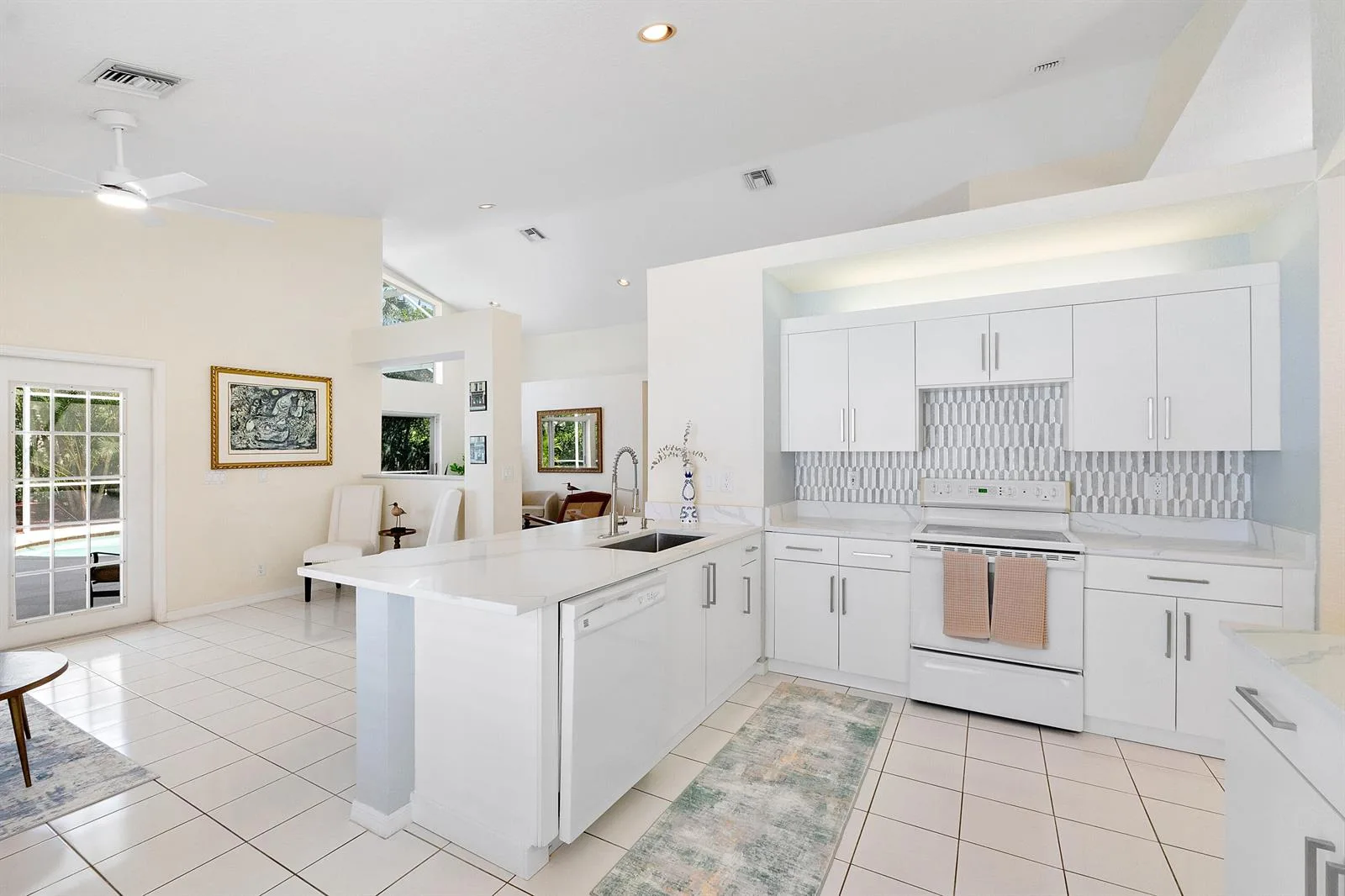 2016 Island Circle, Weston, FL 33326 photo 8