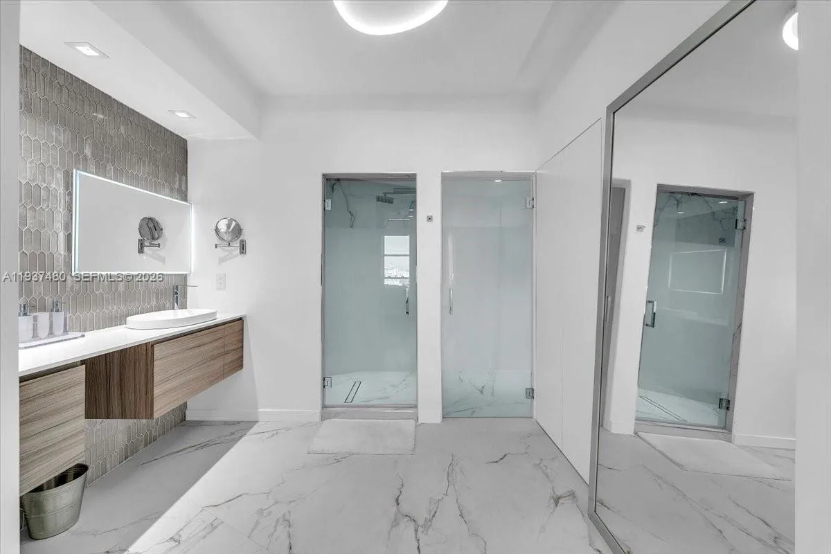 300 S Pointe Dr # 1404, Miami Beach, FL 33139 photo 13