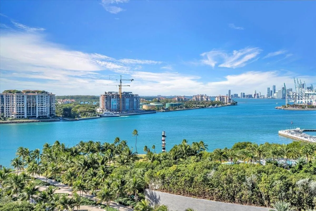 300 S Pointe Dr # 1404, Miami Beach, FL 33139 photo 6